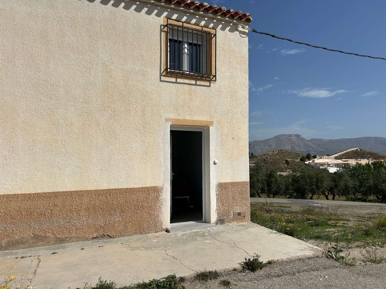 Stunning 6 bed, 3 bath house in Velez Rubio with outside courtyard and terrace