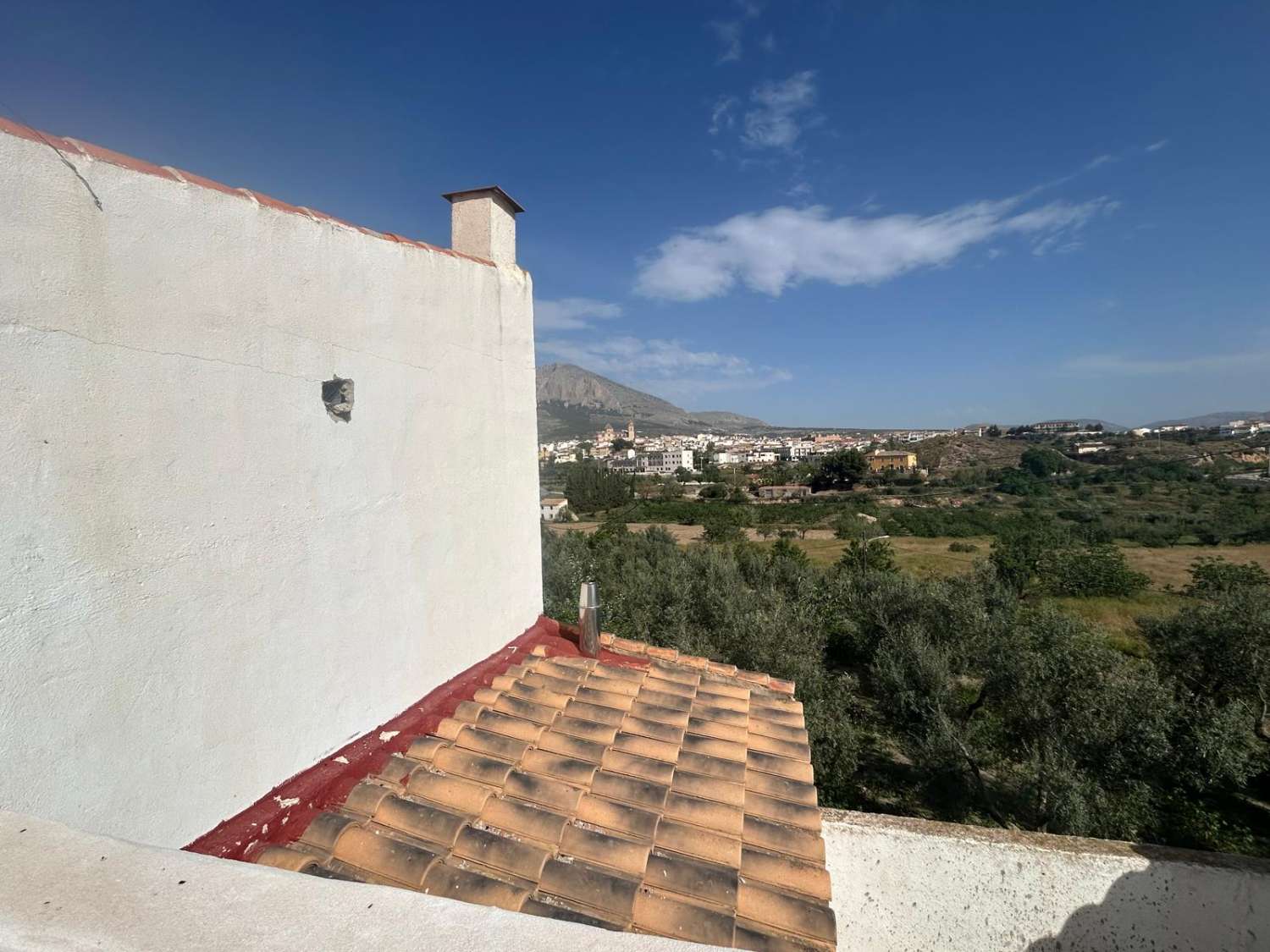 Stunning 6 bed, 3 bath house in Velez Rubio with outside courtyard and terrace