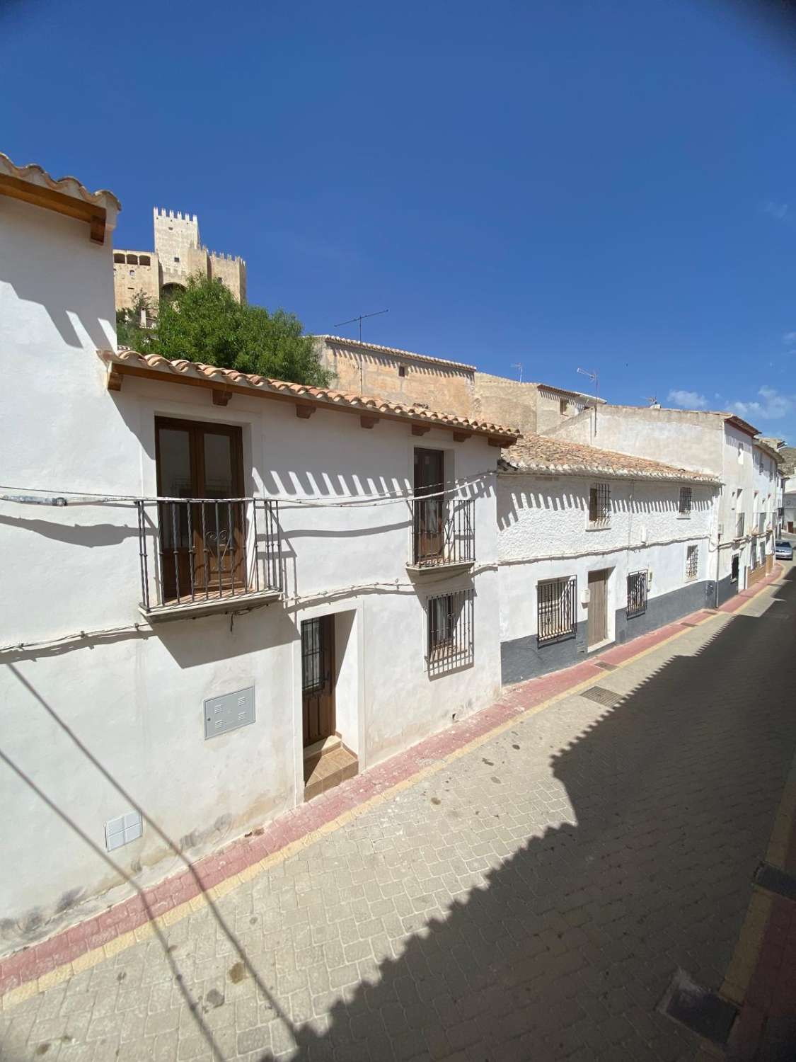 Fantastic 3 bed, 1 bath house with terrace in Velez Blanco