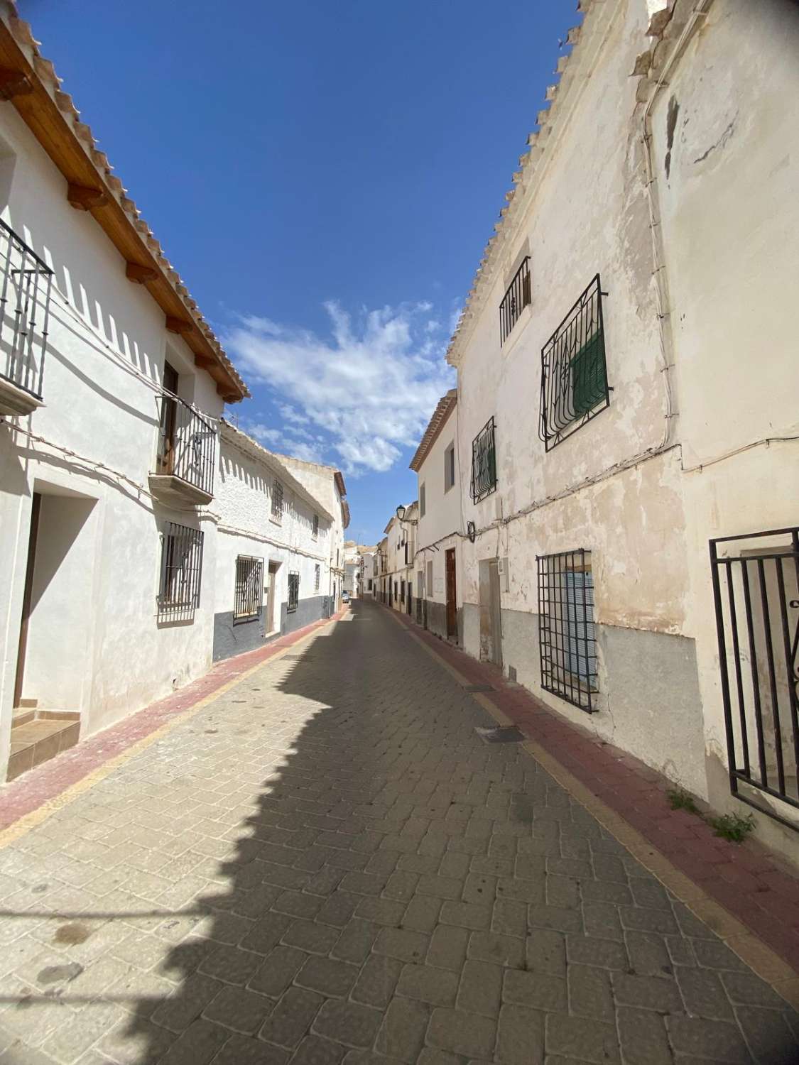 Fantastic 3 bed, 1 bath house with terrace in Velez Blanco