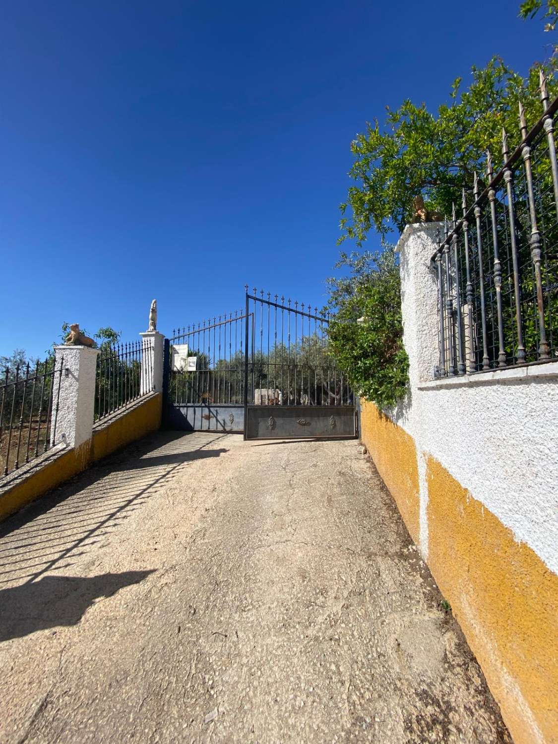 Cortijo with 2 bedrooms and a separate Casita, land and pool