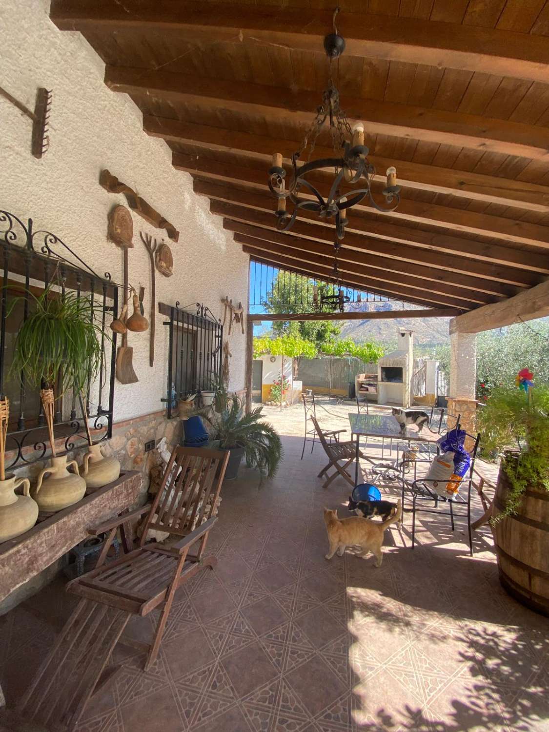 Cortijo with 2 bedrooms and a separate Casita, land and pool