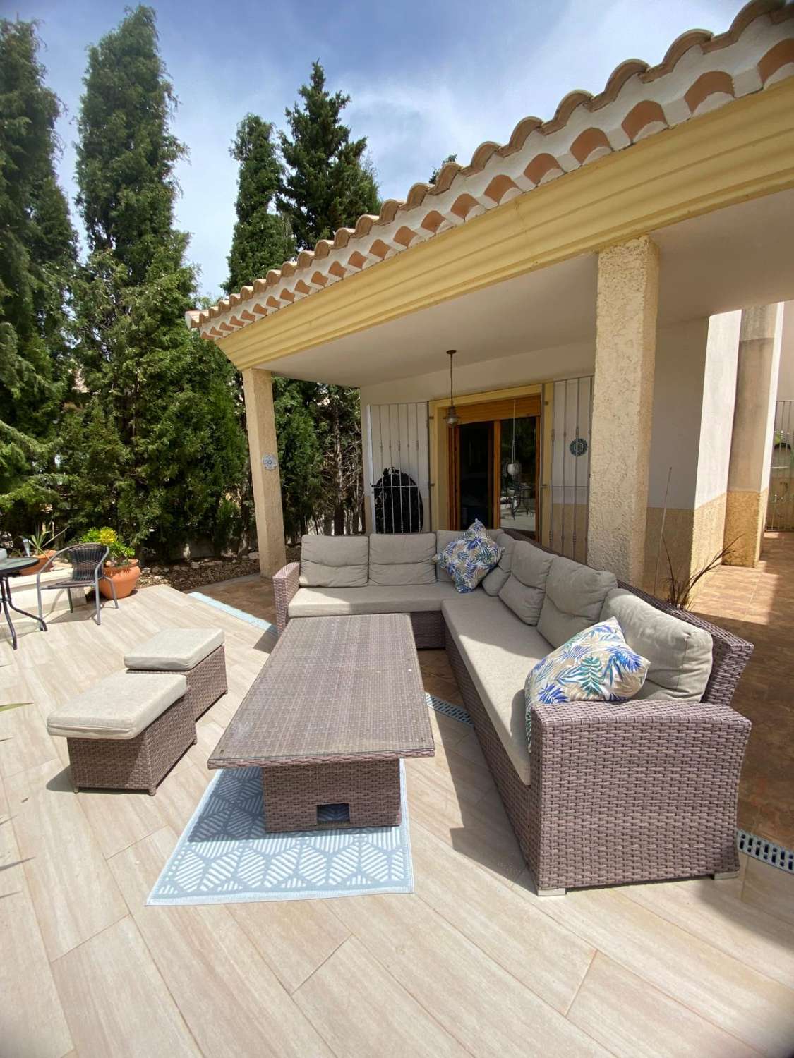 Stunning 4 bed, 3 bath, pool, casitas and views, just outside Velez Rubio