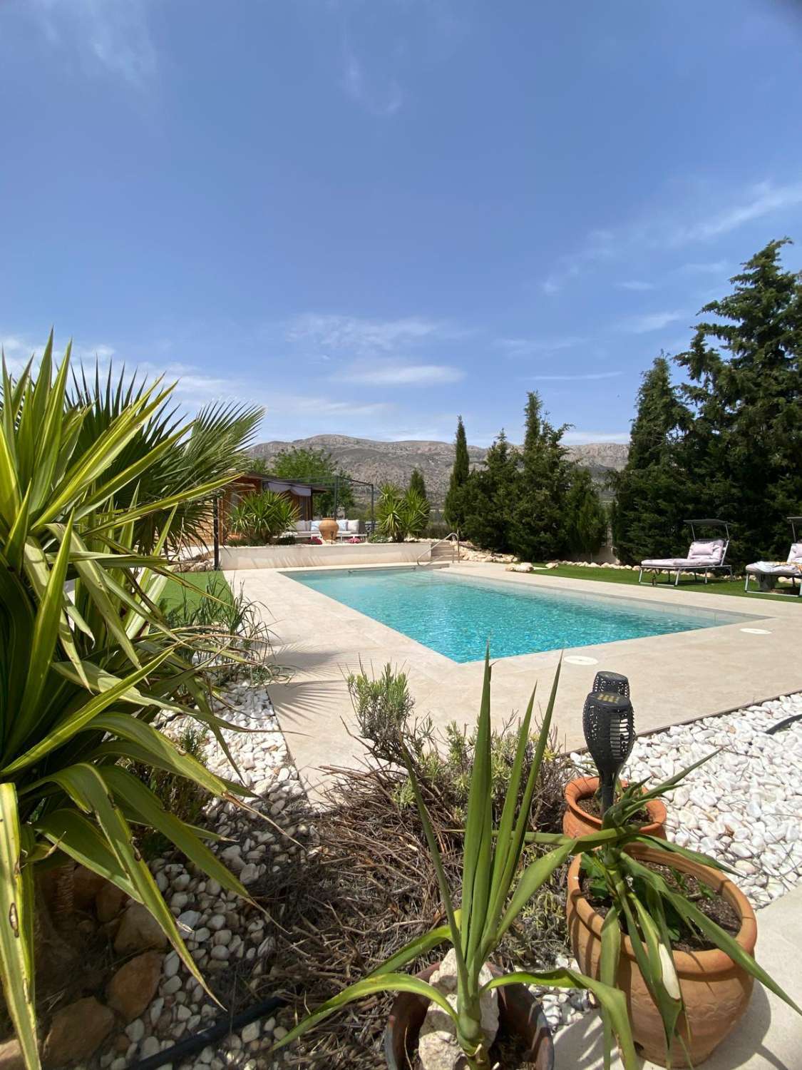 Stunning 4 bed, 3 bath, pool, casitas and views, just outside Velez Rubio