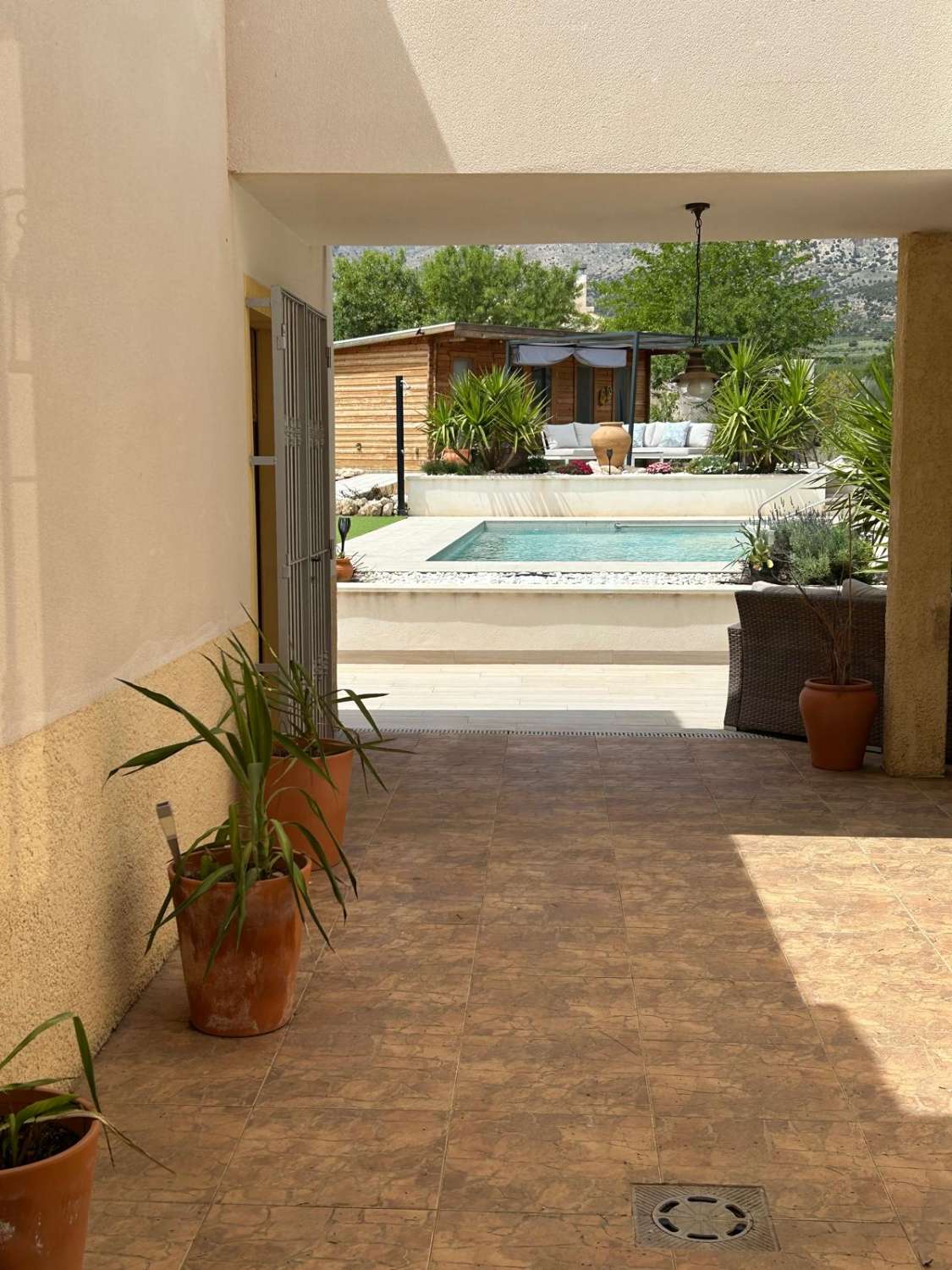 Stunning 4 bed, 3 bath, pool, casitas and views, just outside Velez Rubio