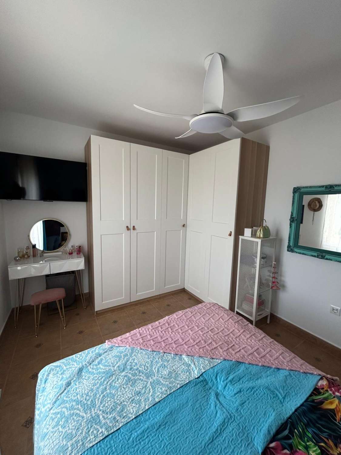 Stunning 4 bed, 3 bath, pool, casitas and views, just outside Velez Rubio