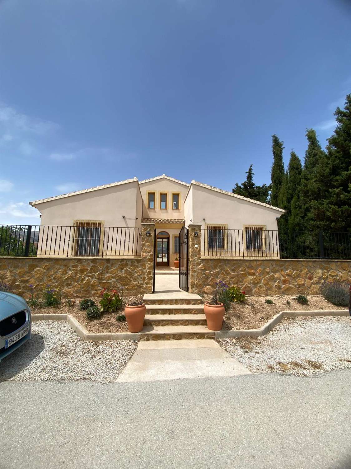 Stunning 4 bed, 3 bath, pool, casitas and views, just outside Velez Rubio