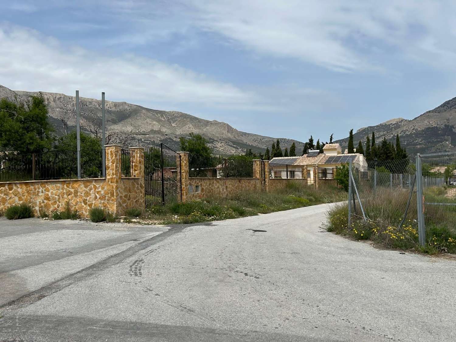 Stunning 4 bed, 3 bath, pool, casitas and views, just outside Velez Rubio