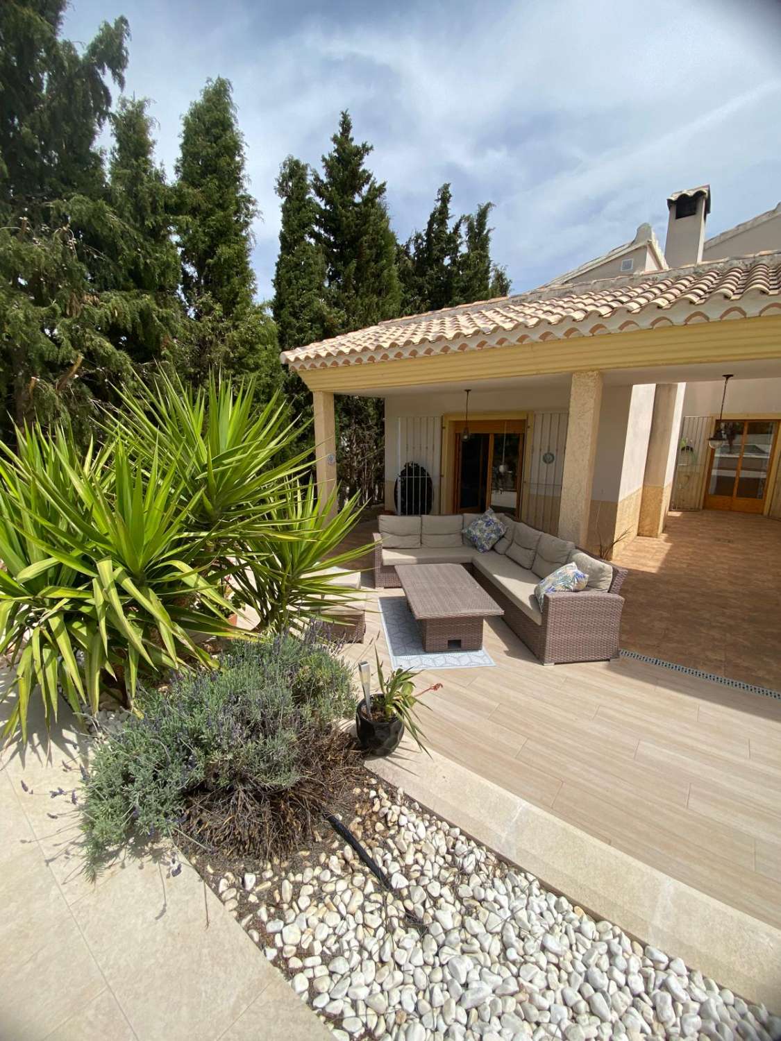 Stunning 4 bed, 3 bath, pool, casitas and views, just outside Velez Rubio