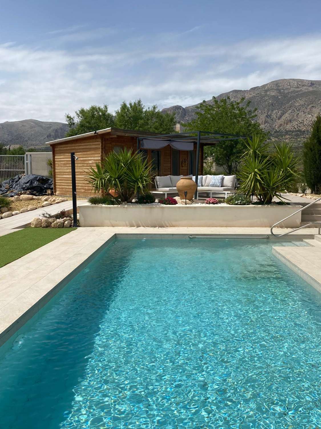 Stunning 4 bed, 3 bath, pool, casitas and views, just outside Velez Rubio