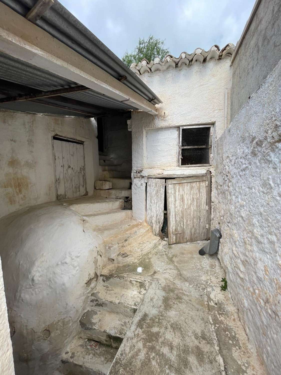4 bed, 2 bath house with land going up into mountain