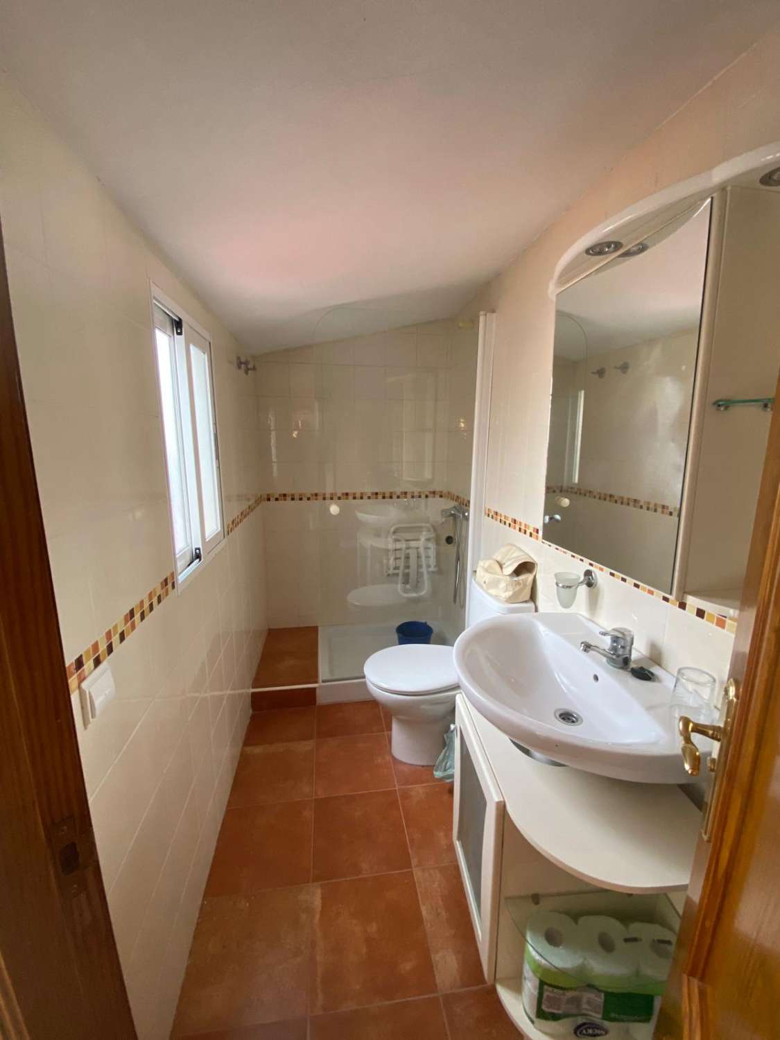 Stunning 4 bed, 3 bath apartment with roof terrace in heart of Velez Blanco