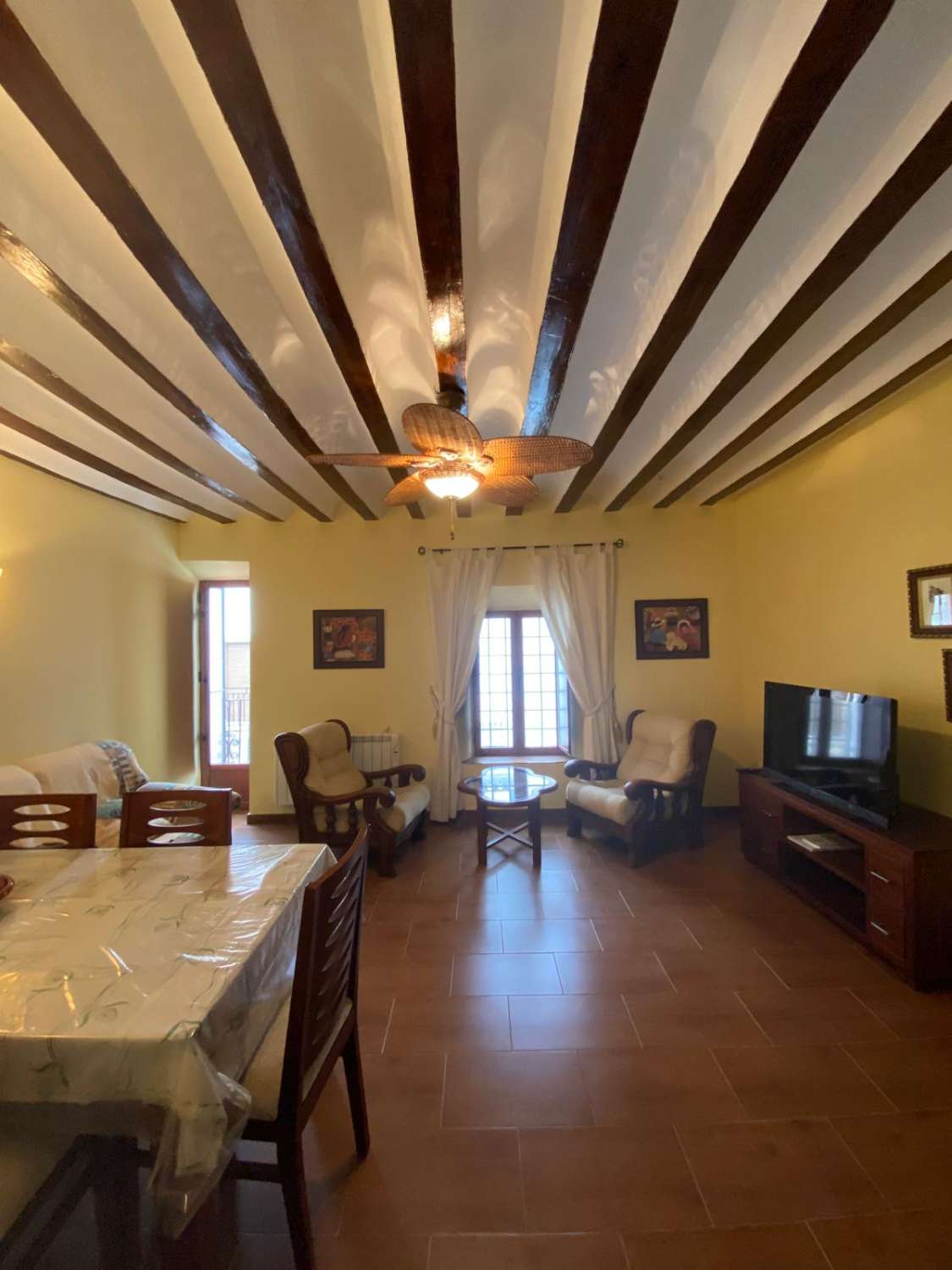 Stunning 4 bed, 3 bath apartment with roof terrace in heart of Velez Blanco