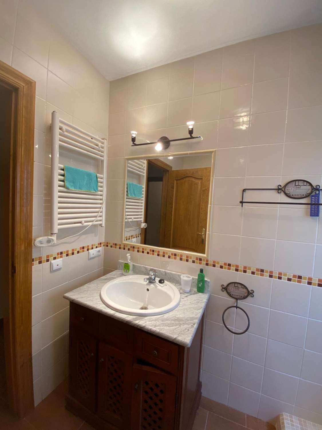 Stunning 4 bed, 3 bath apartment with roof terrace in heart of Velez Blanco