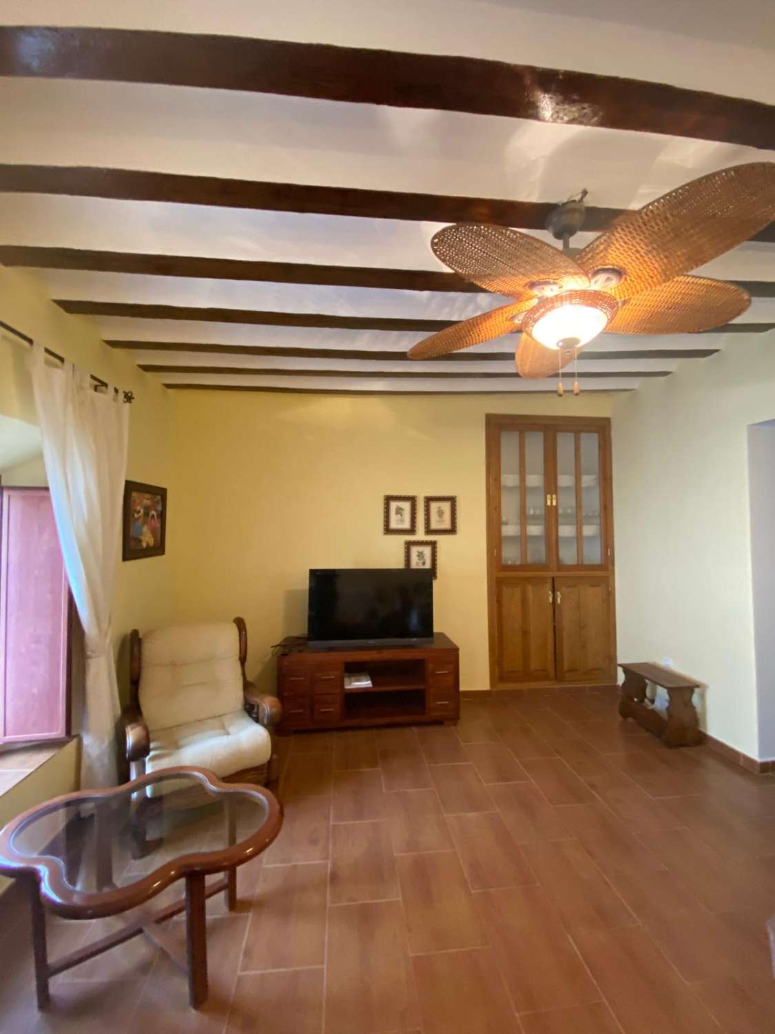 Stunning 4 bed, 3 bath apartment with roof terrace in heart of Velez Blanco