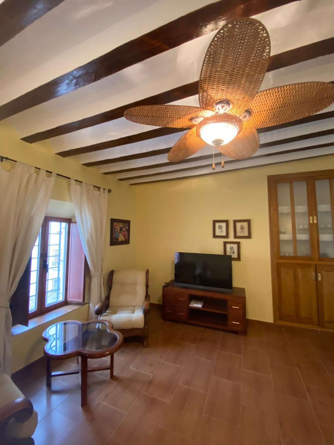 Stunning 4 bed, 3 bath apartment with roof terrace in heart of Velez Blanco