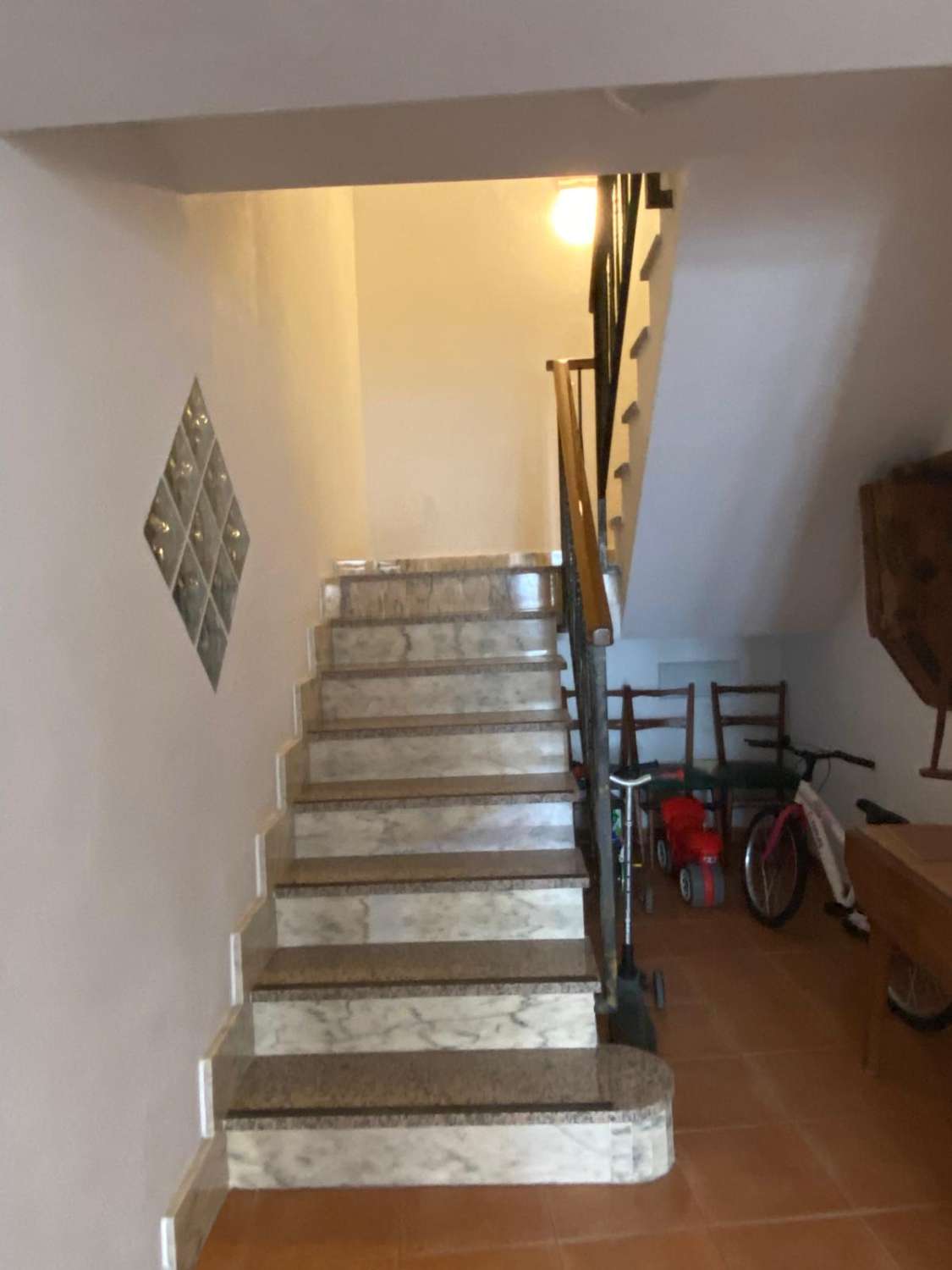 Stunning 4 bed, 3 bath apartment with roof terrace in heart of Velez Blanco