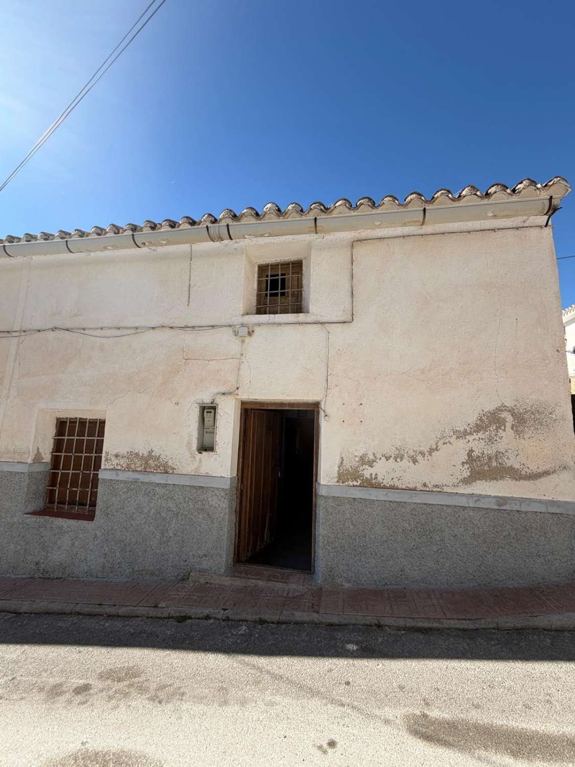 3 bed, 1 bath house with garden and garage in Velez Blanco
