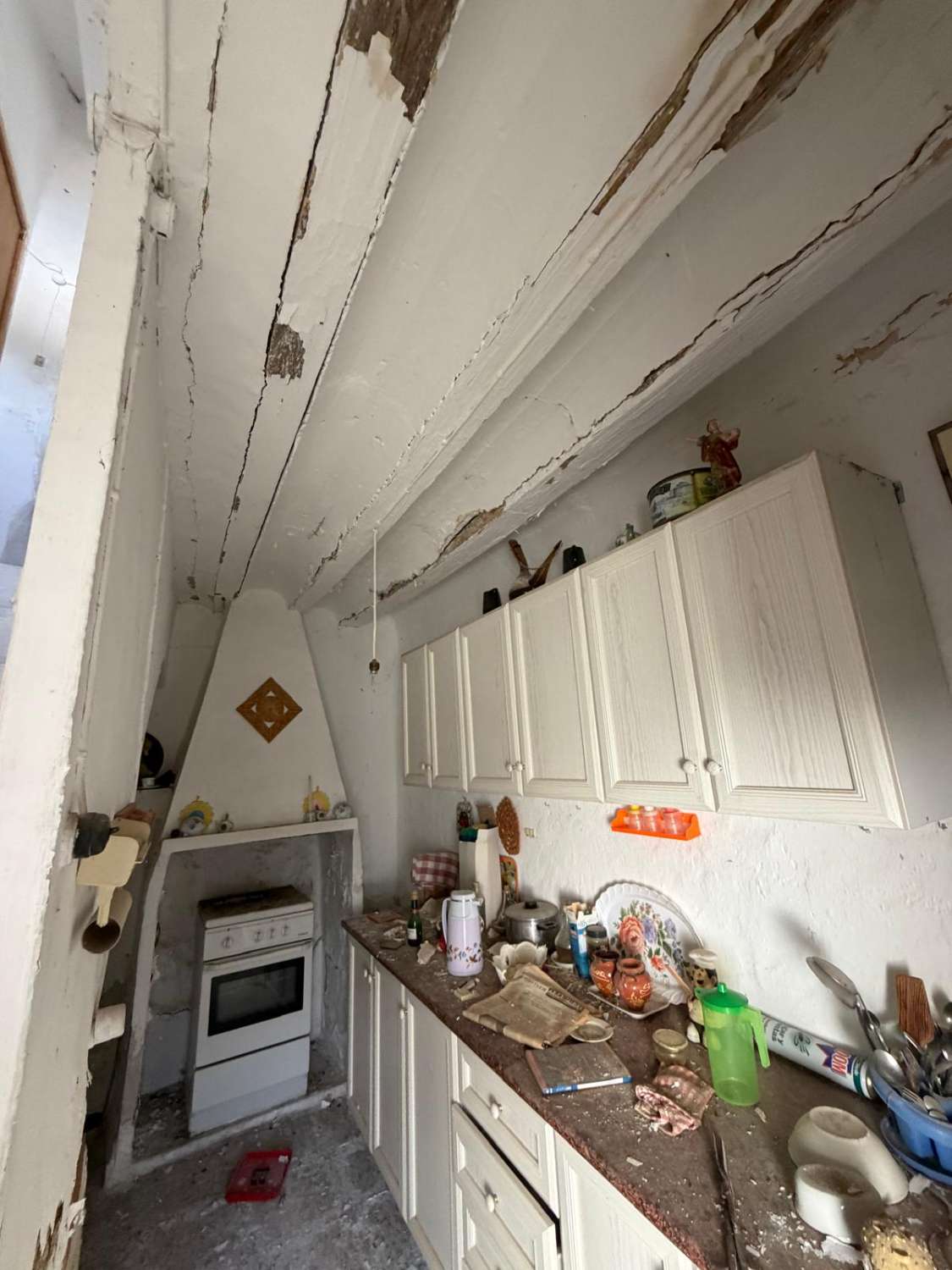 3 bed, 1 bath house with garden and garage in Velez Blanco