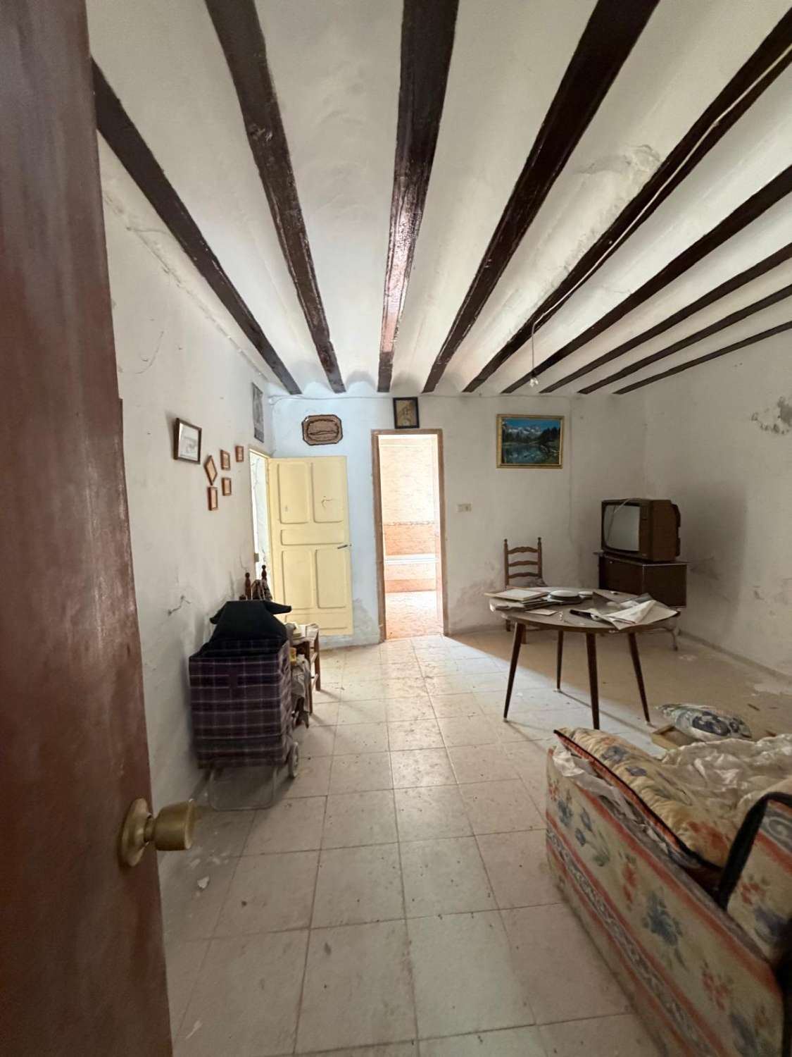 3 bed, 1 bath house with garden and garage in Velez Blanco