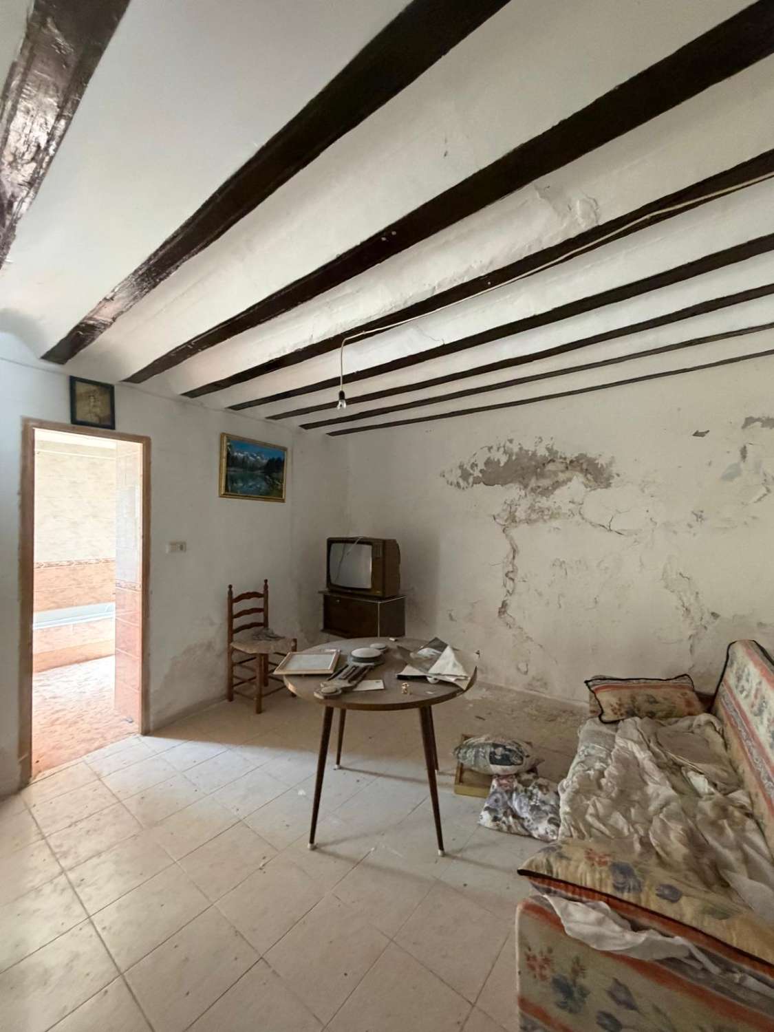 3 bed, 1 bath house with garden and garage in Velez Blanco