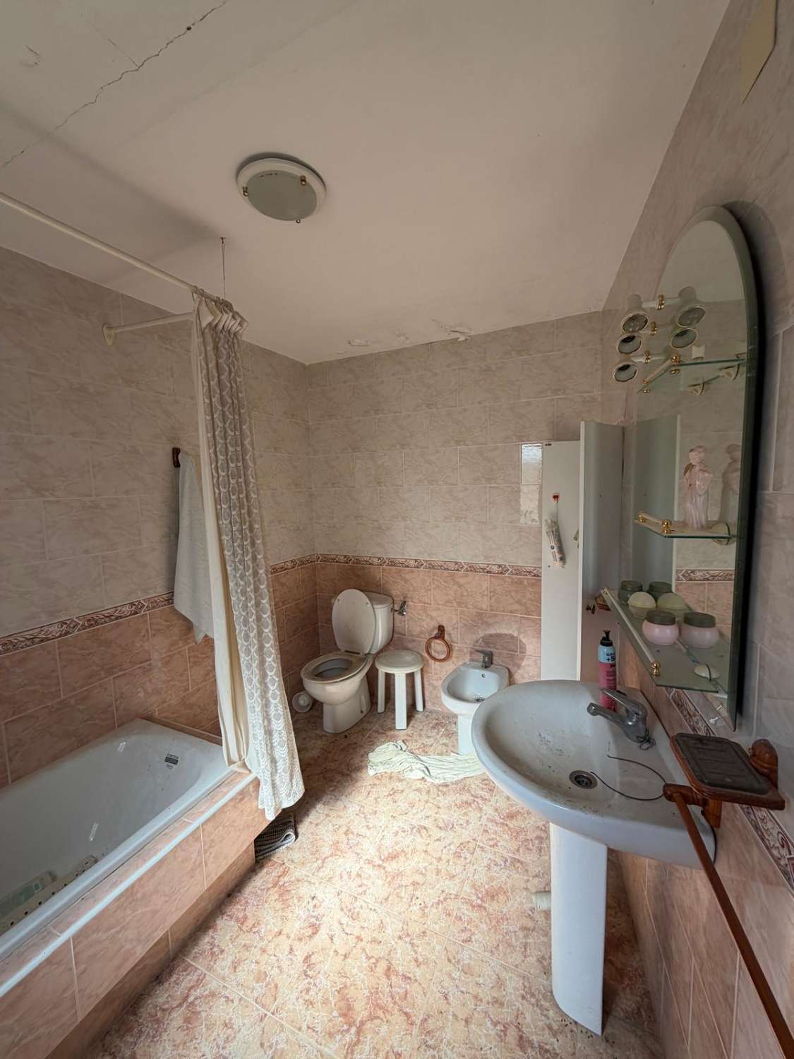 3 bed, 1 bath house with garden and garage in Velez Blanco