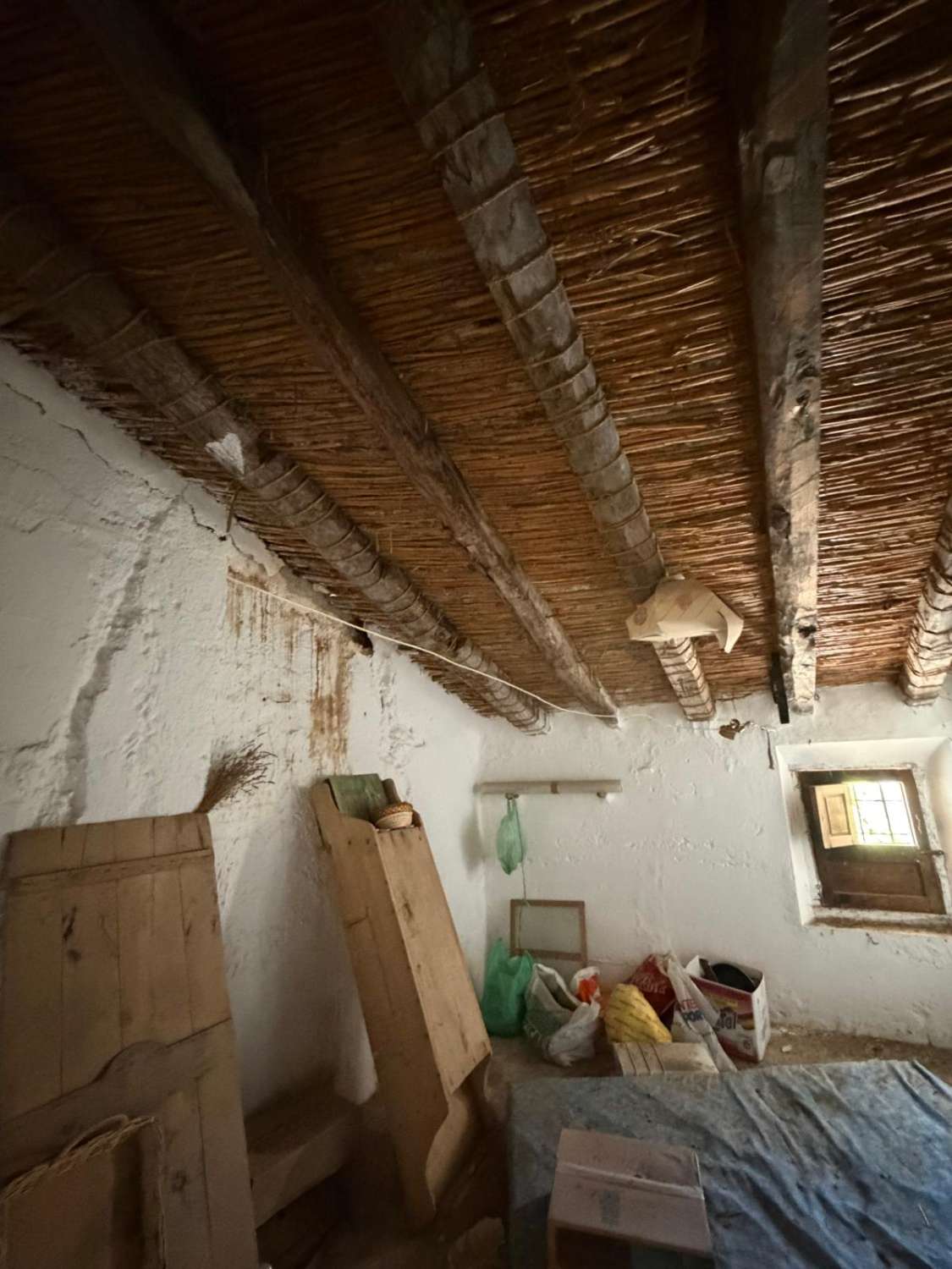3 bed, 1 bath house with garden and garage in Velez Blanco