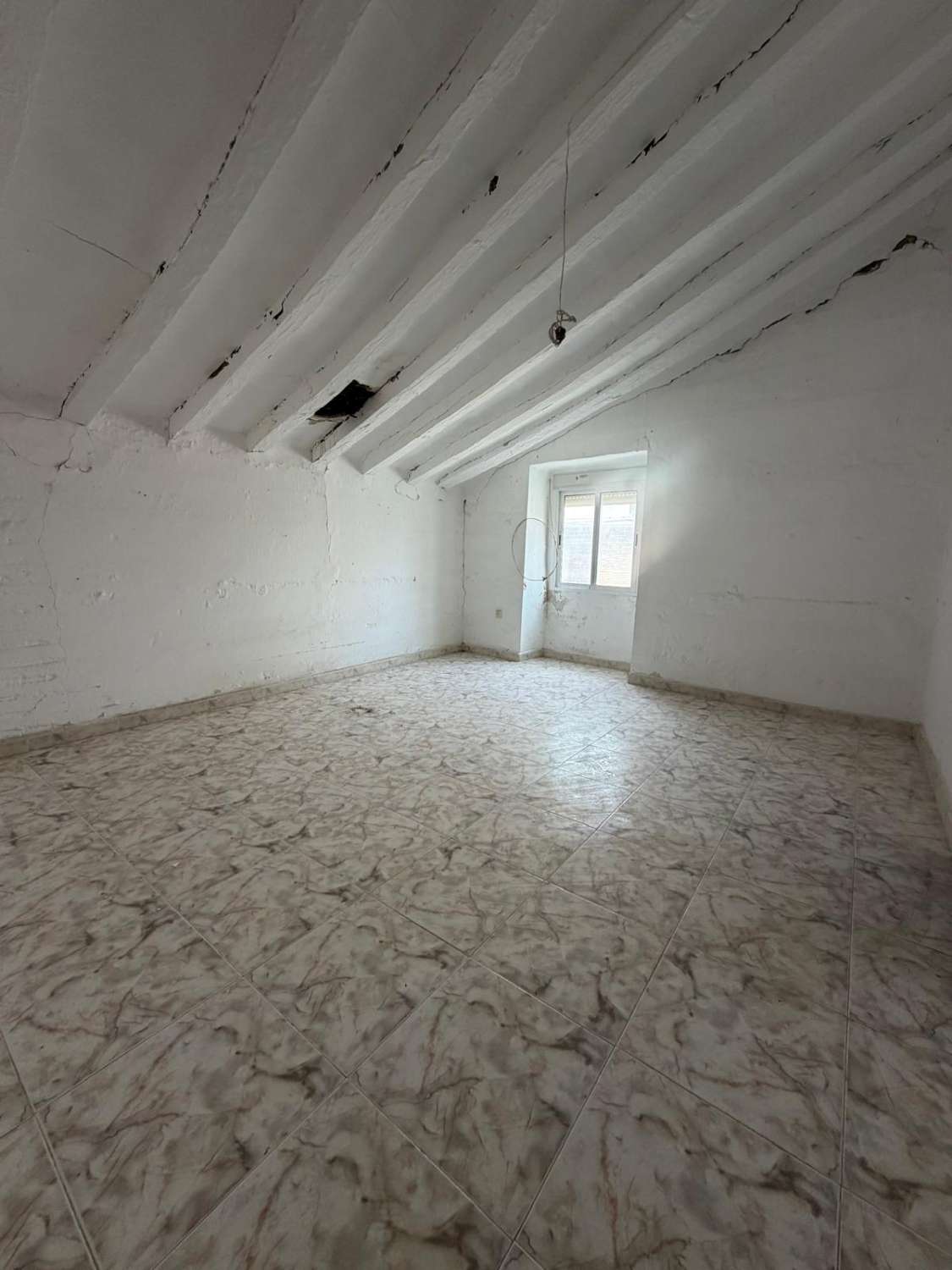 A spacious village house with fantastic potential, right in the heart of Vélez Blanco with garden and garage