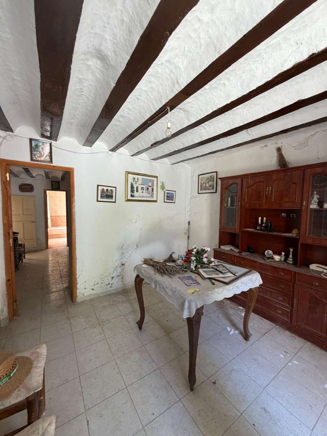 3 bed, 1 bath house with garden and garage in Velez Blanco
