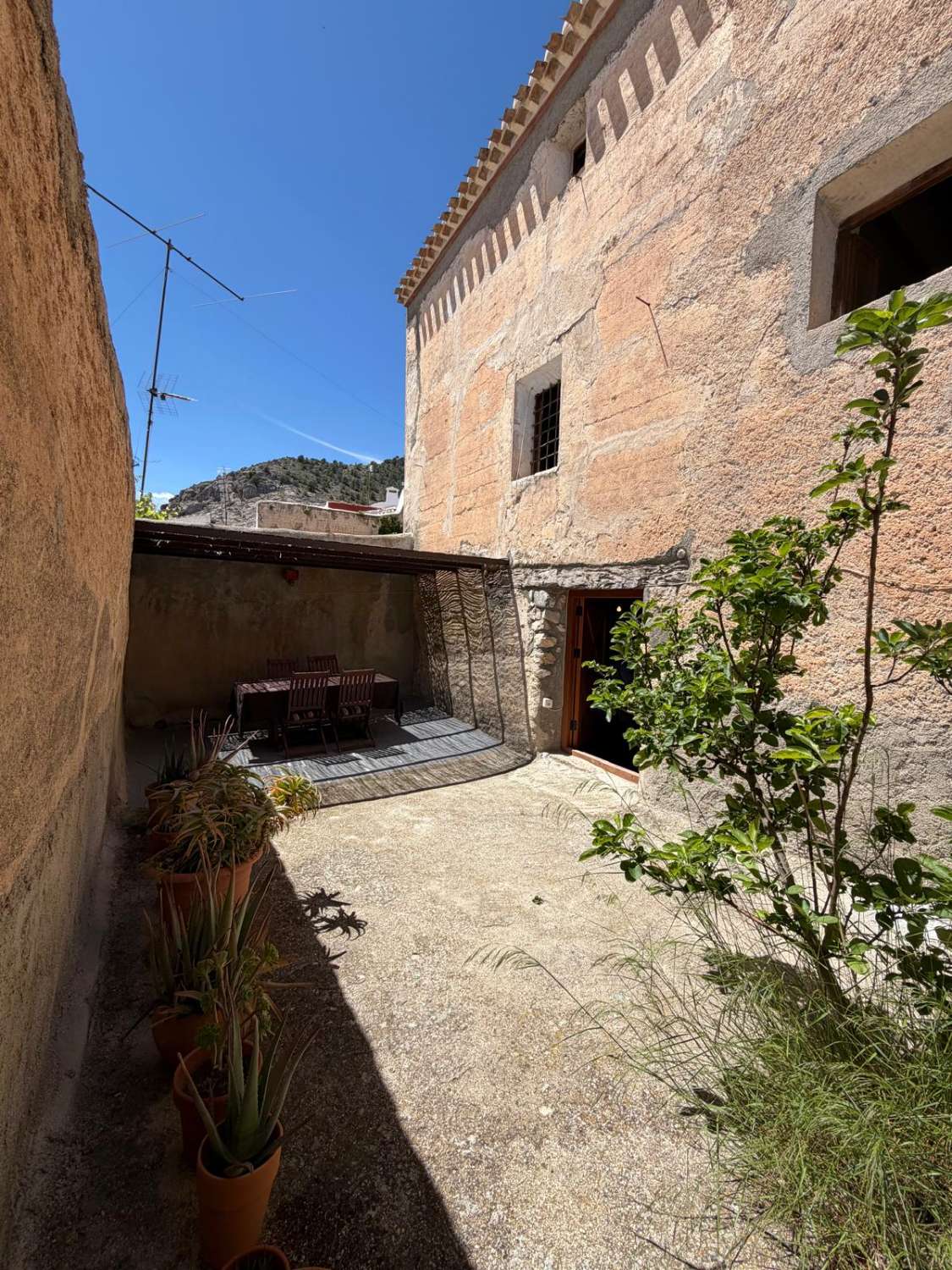 Stunning 3 bed reformed house with garden and patio in heart of Velez Blanco