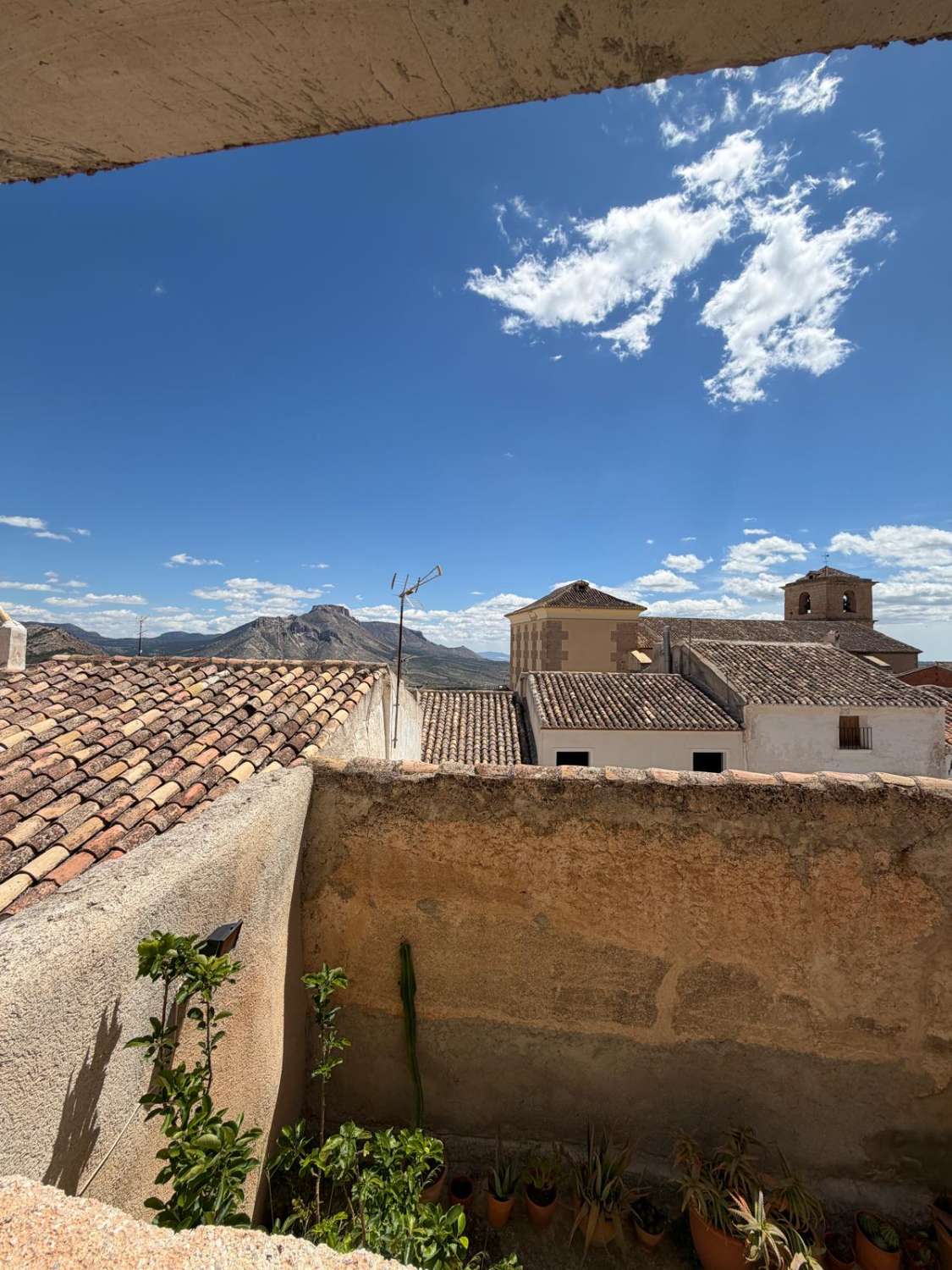 Stunning 3 bed reformed house with garden and patio in heart of Velez Blanco