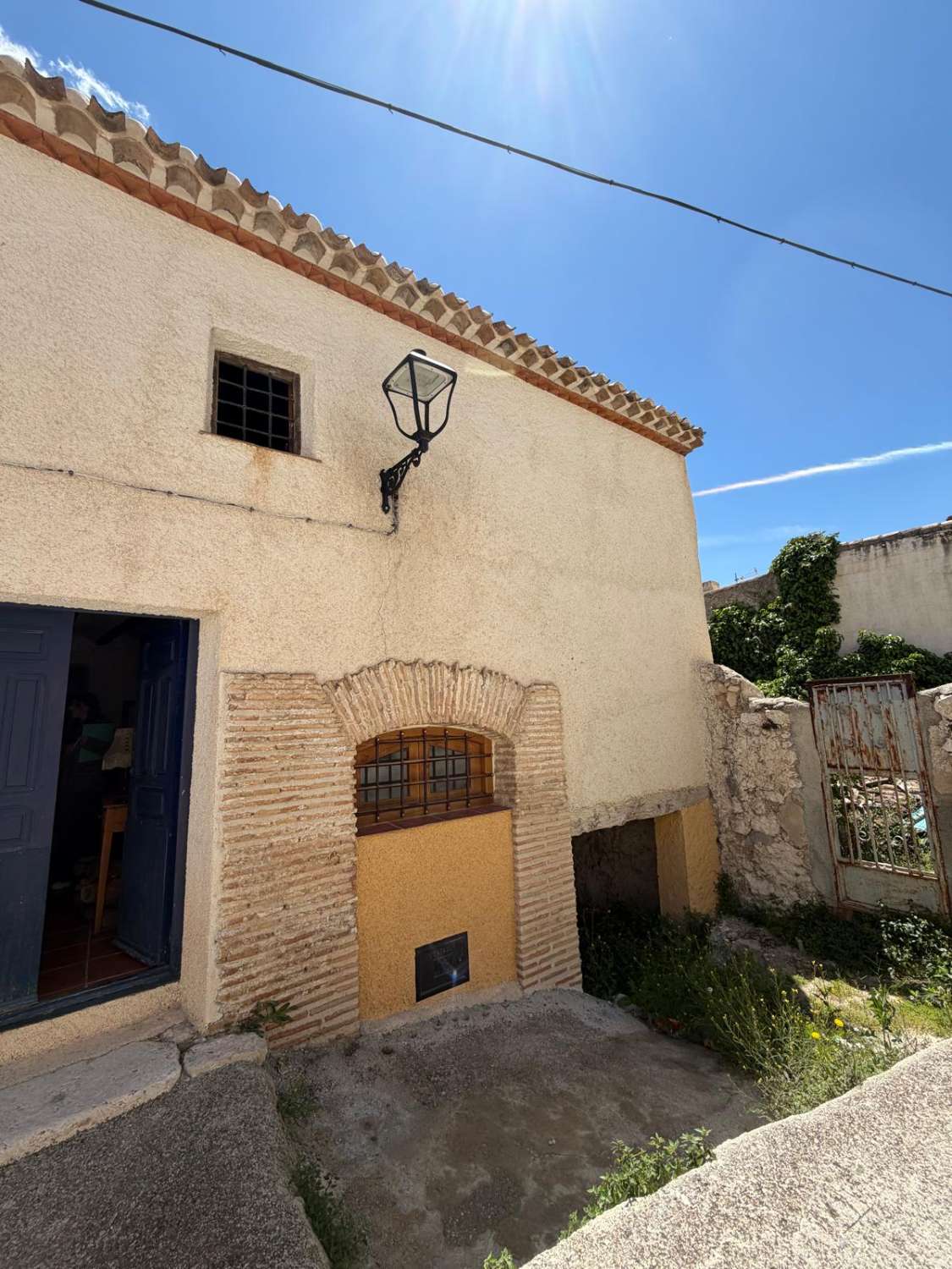 Stunning 3 bed reformed house with garden and patio in heart of Velez Blanco