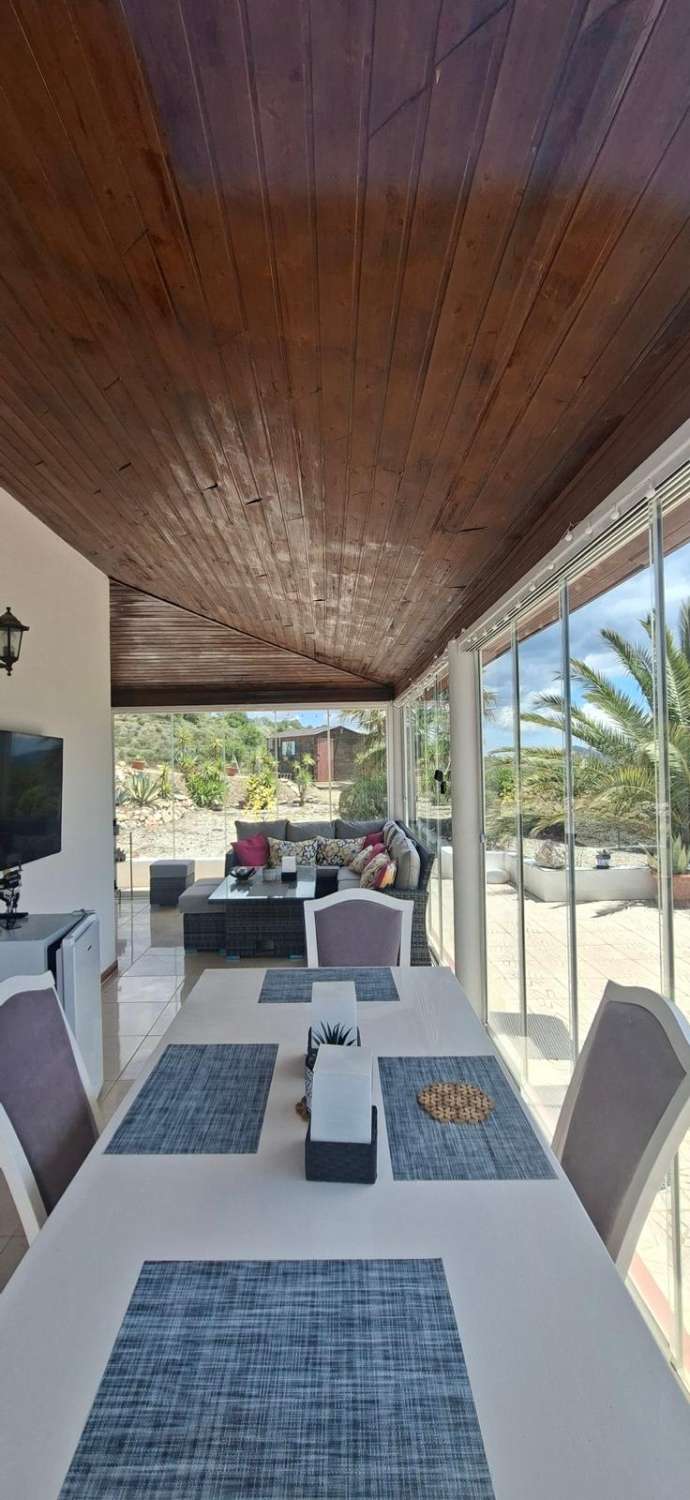 Stunning 4 bedroom, 3 bathroom house with pool near Vélez-Rubio with land
