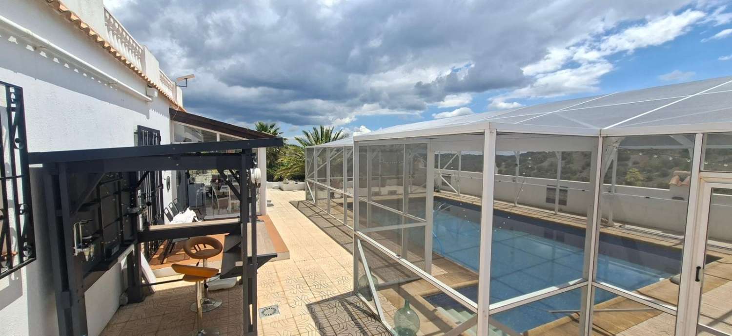 Stunning 4 bedroom, 3 bathroom house with pool near Vélez-Rubio with land
