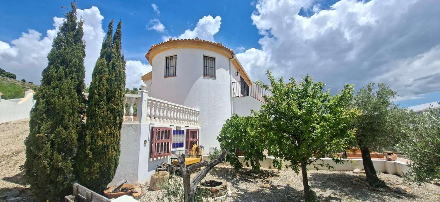 Stunning 4 bedroom, 3 bathroom house with pool near Vélez-Rubio with land