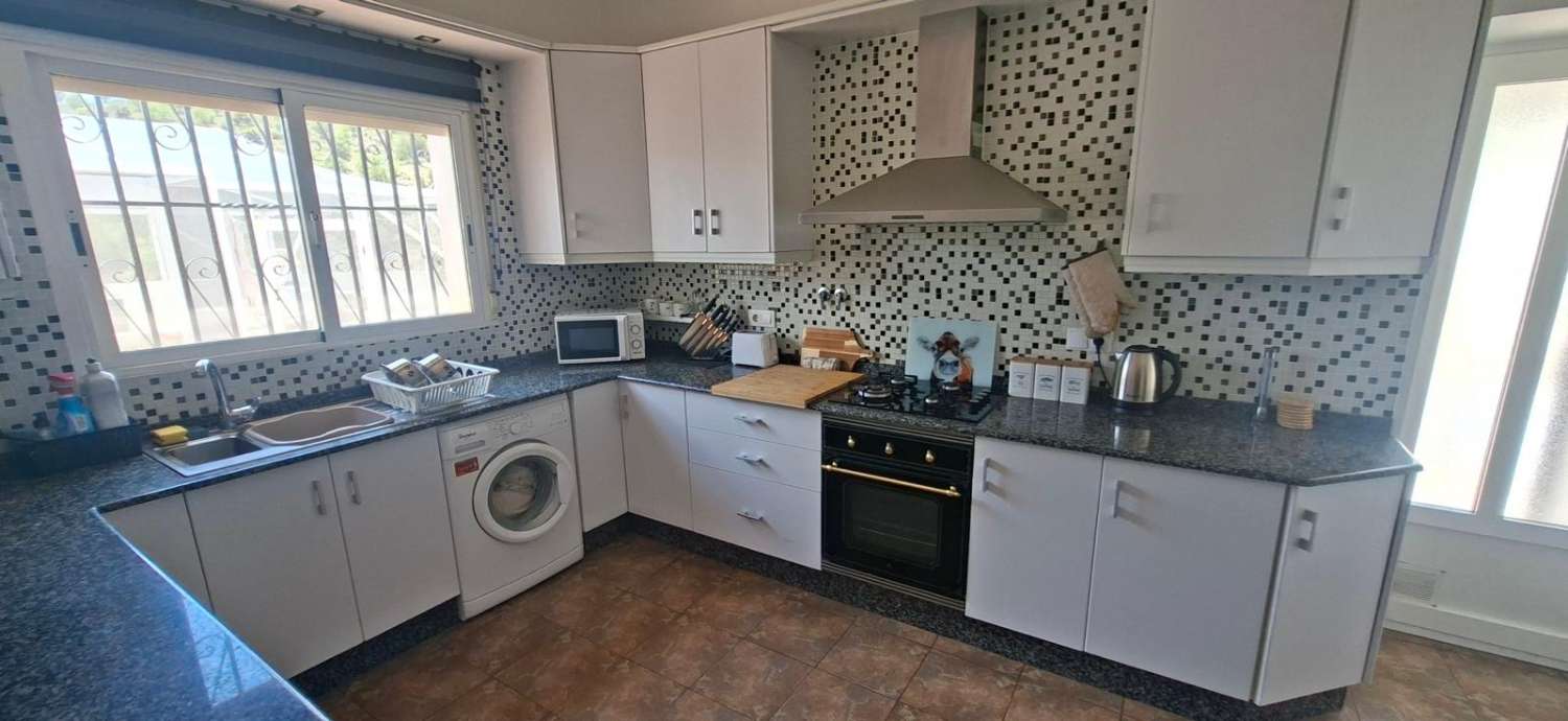 Stunning 4 bedroom, 3 bathroom house with pool near Vélez-Rubio with land