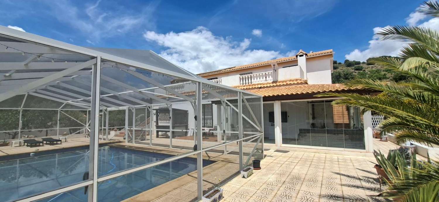 Stunning 4 bedroom, 3 bathroom house with pool near Vélez-Rubio with land