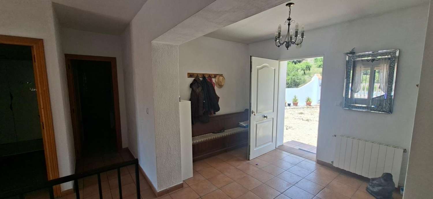 Stunning 4 bedroom, 3 bathroom house with pool near Vélez-Rubio with land