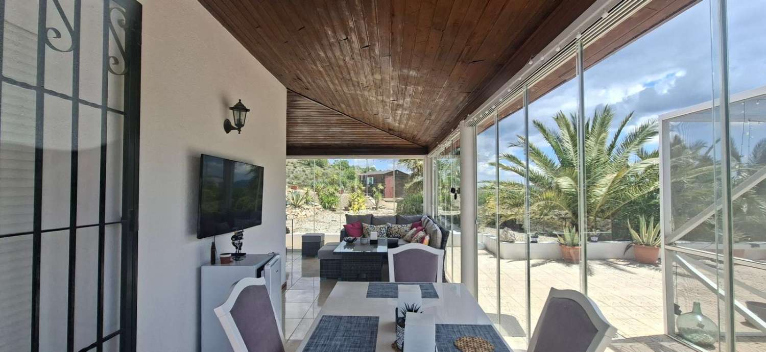 Stunning 4 bedroom, 3 bathroom house with pool near Vélez-Rubio with land