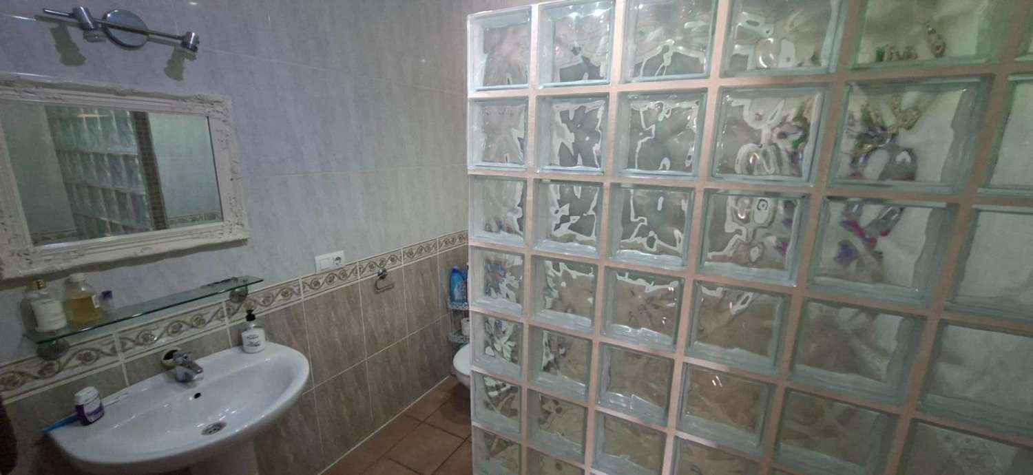 Stunning 4 bedroom, 3 bathroom house with pool near Vélez-Rubio with land