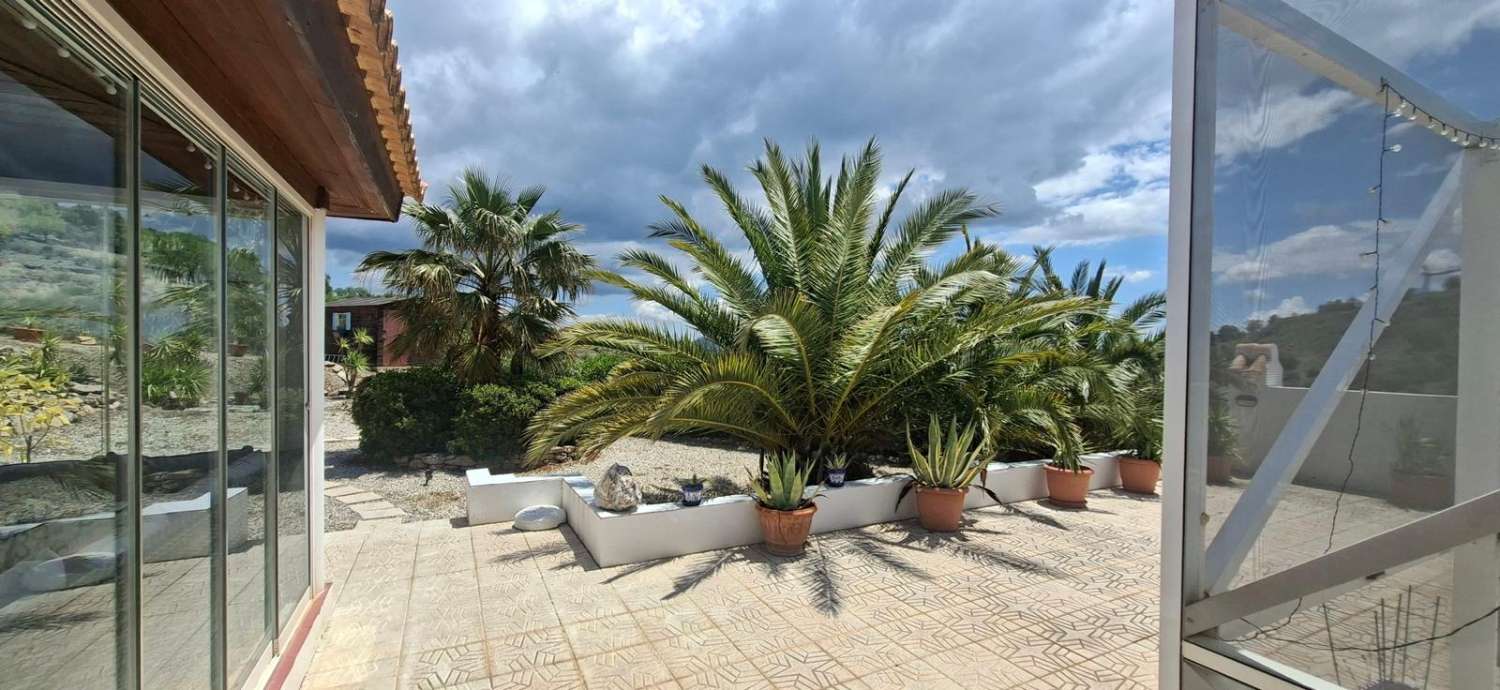 Stunning 4 bedroom, 3 bathroom house with pool near Vélez-Rubio with land