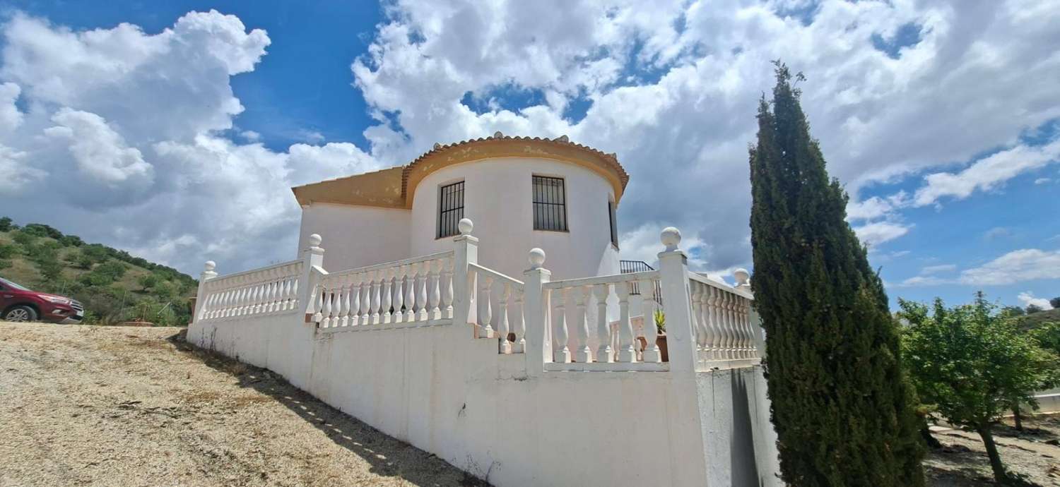 Stunning 4 bedroom, 3 bathroom house with pool near Vélez-Rubio with land