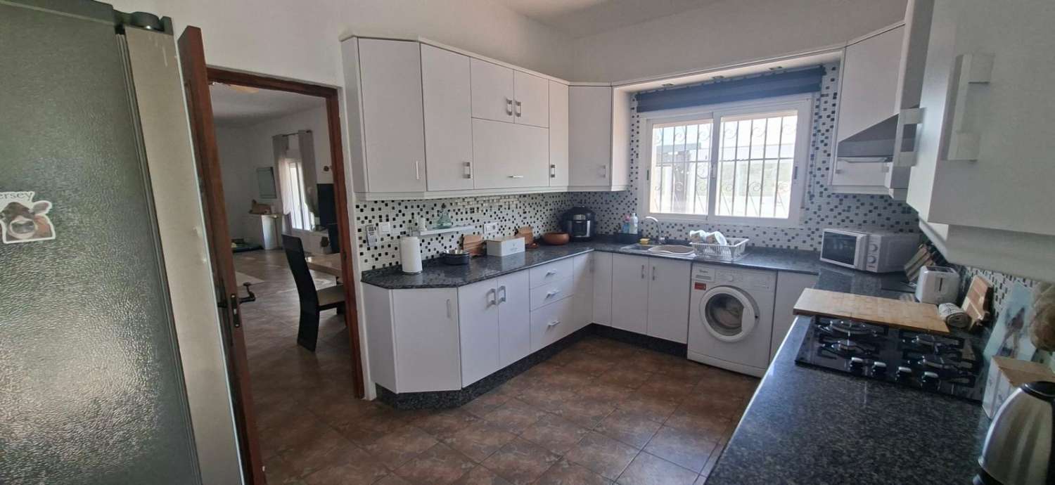 Stunning 4 bedroom, 3 bathroom house with pool near Vélez-Rubio with land