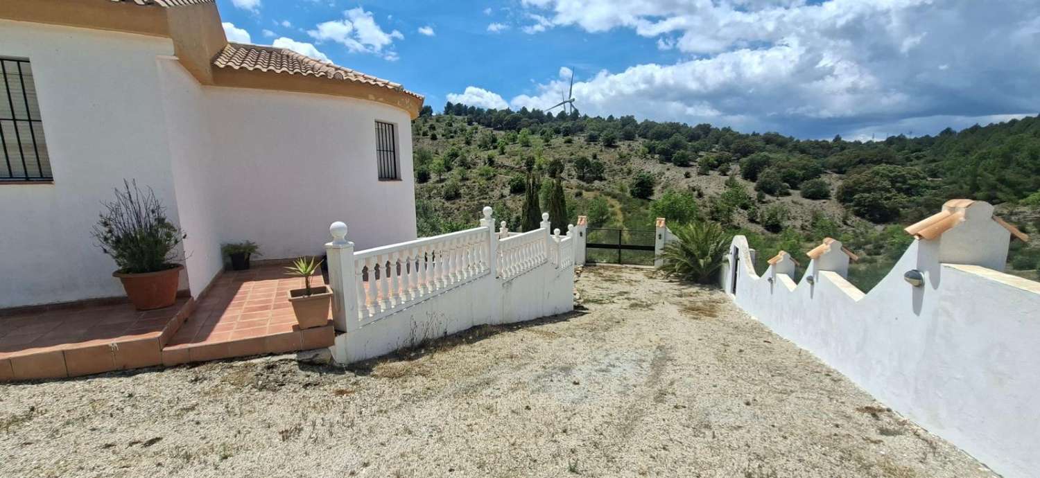 Stunning 4 bedroom, 3 bathroom house with pool near Vélez-Rubio with land
