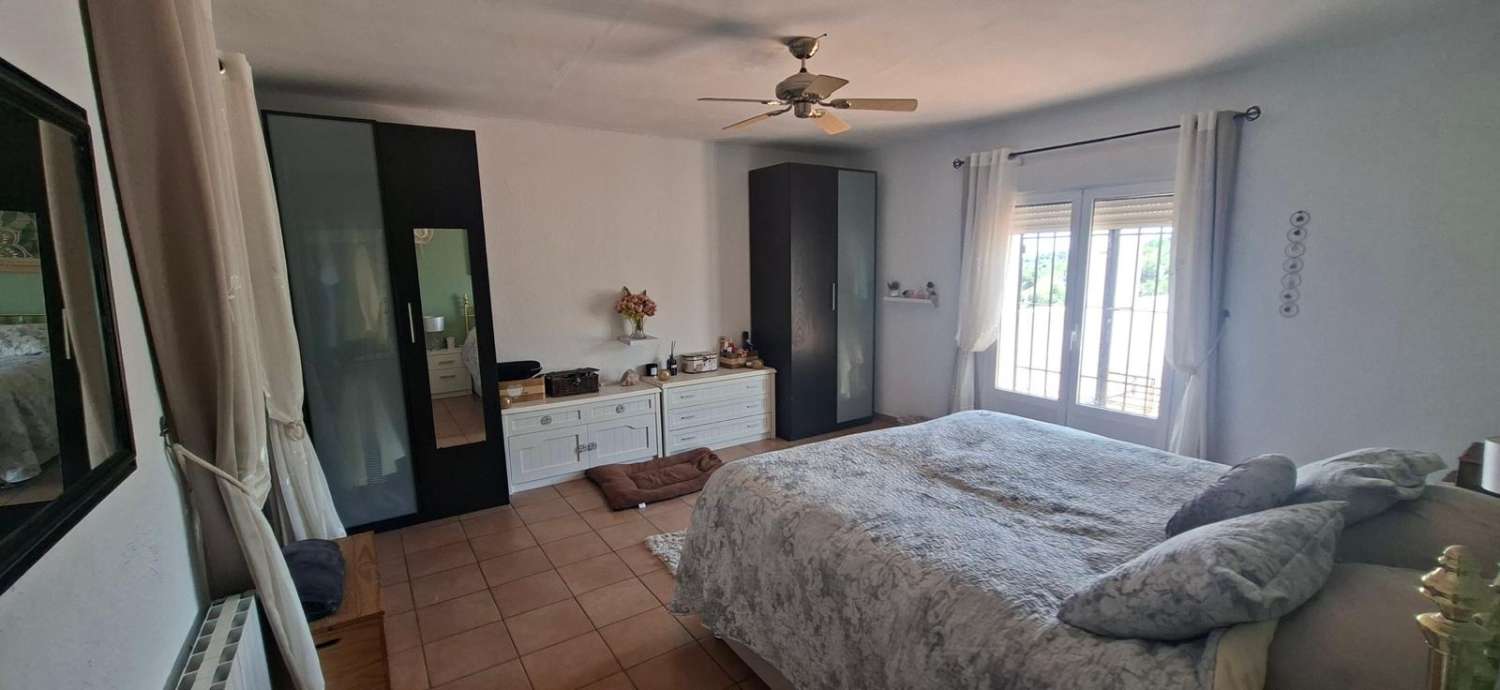 Stunning 4 bedroom, 3 bathroom house with pool near Vélez-Rubio with land