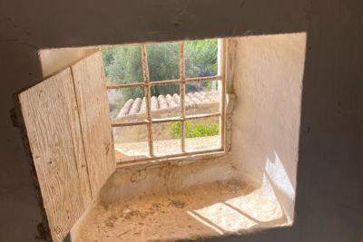 Cortijo for reform 2 beds with land.  Stunning location in Velez Blanco