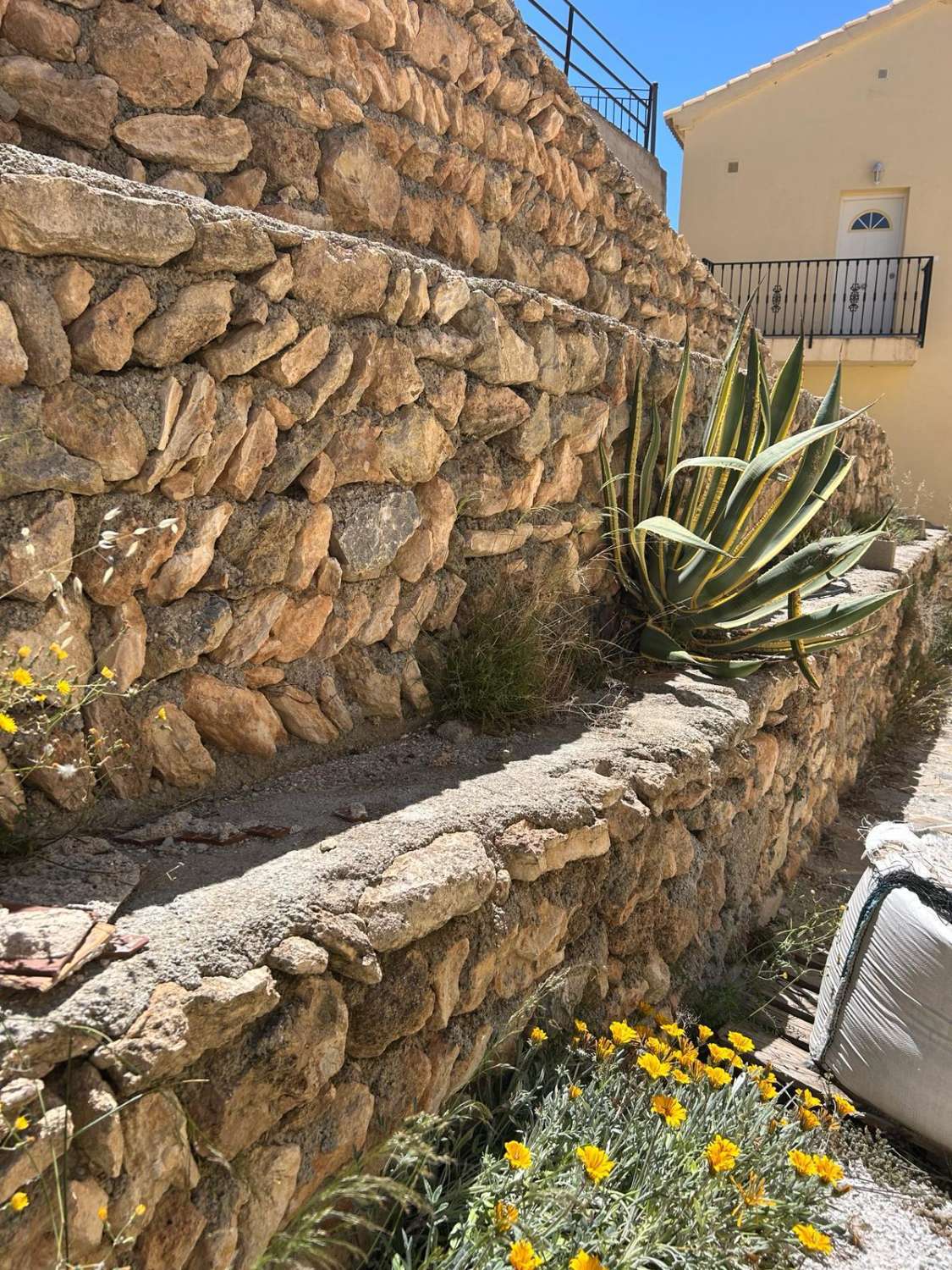 Stunning 3 bed, 3 bath house with gardens and outside patios in heart of Oria