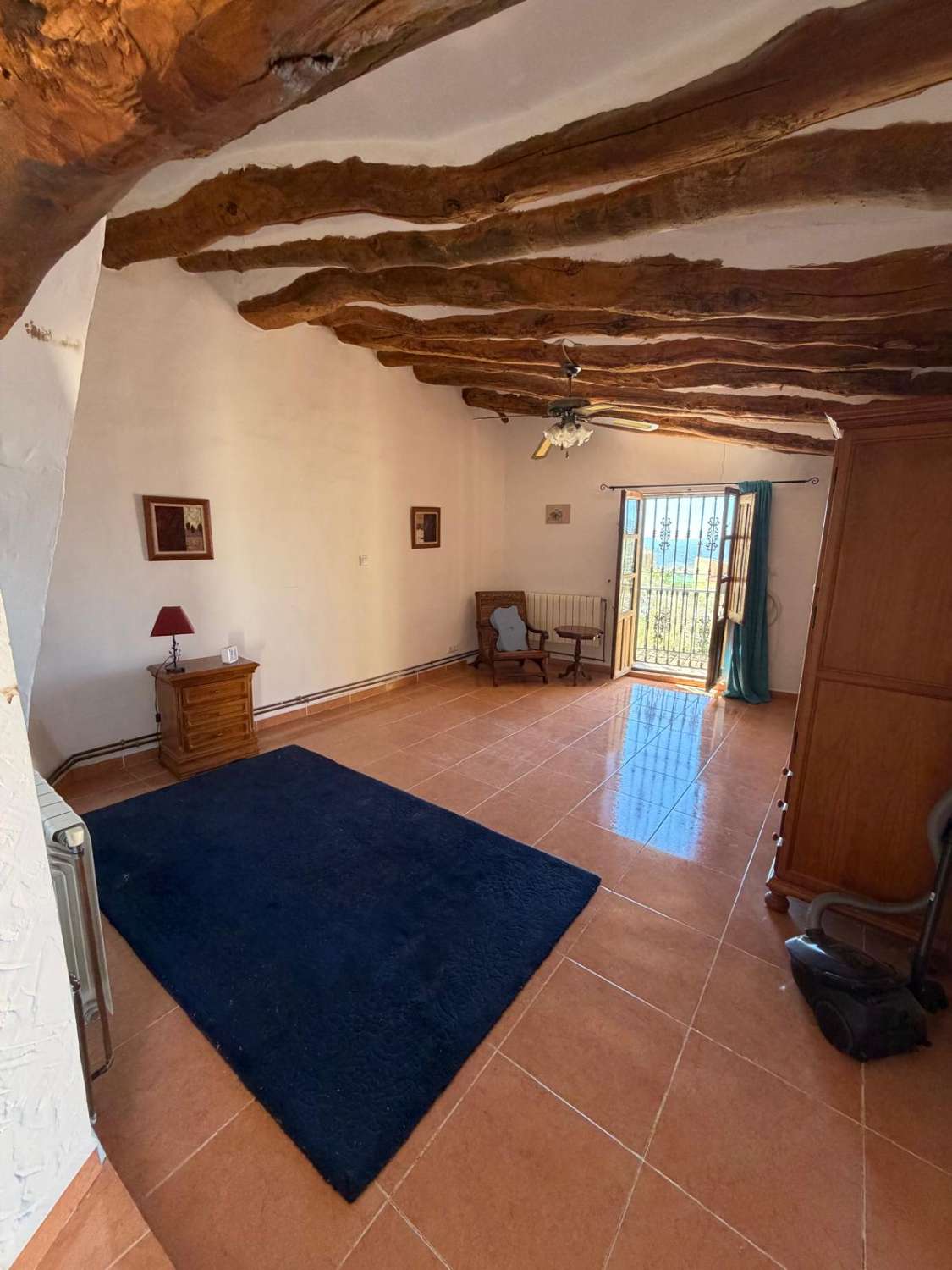 Stunning 3 bed, 3 bath house with gardens and outside patios in heart of Oria