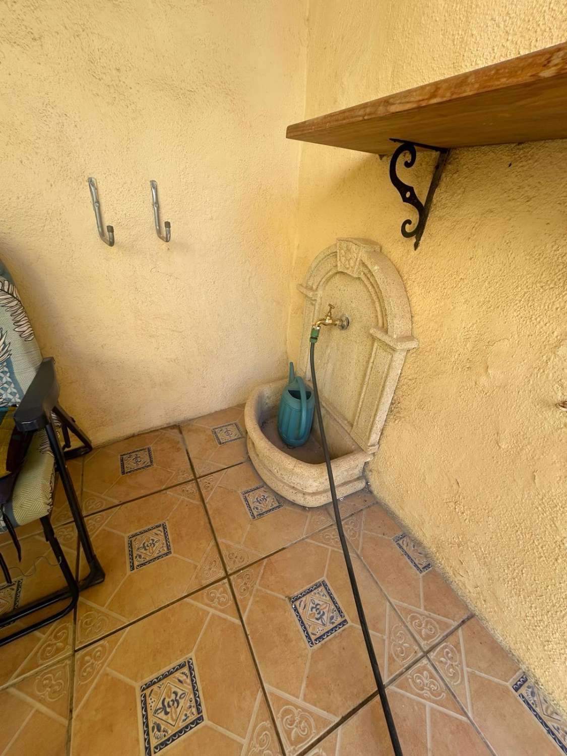 Stunning 3 bed, 3 bath house with gardens and outside patios in heart of Oria