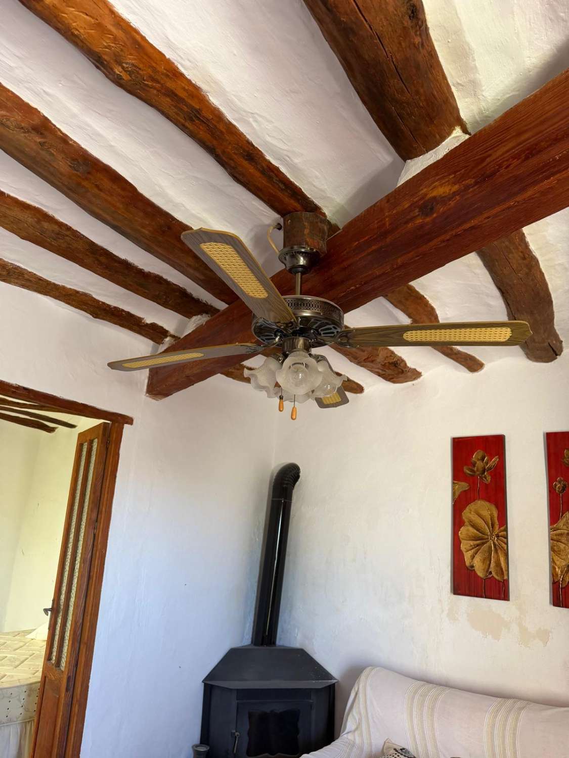 Stunning 3 bed, 3 bath house with gardens and outside patios in heart of Oria
